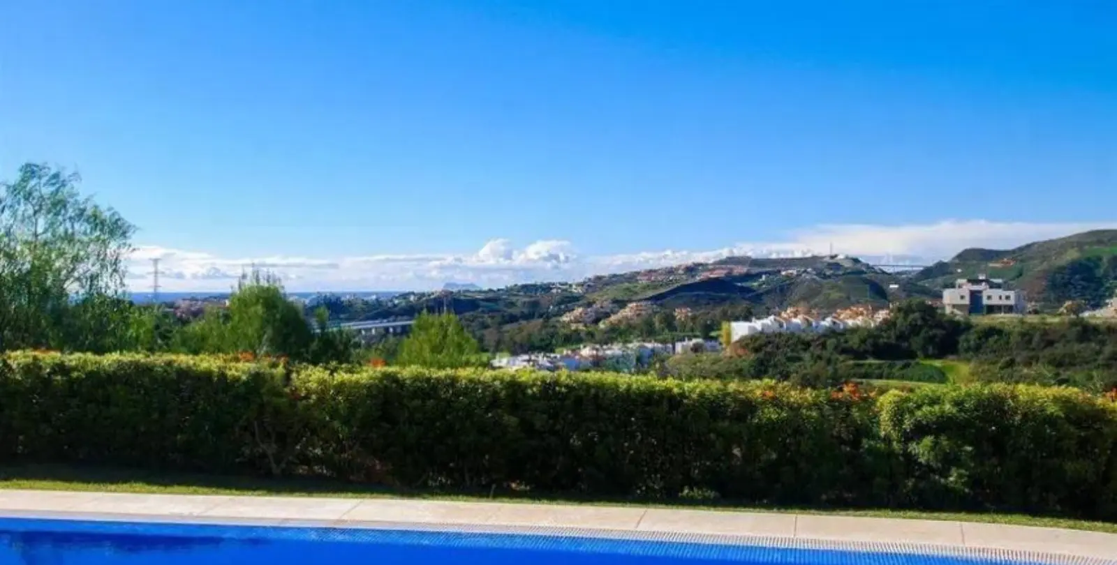 Sale of ground floor apartment in Benahavís 24