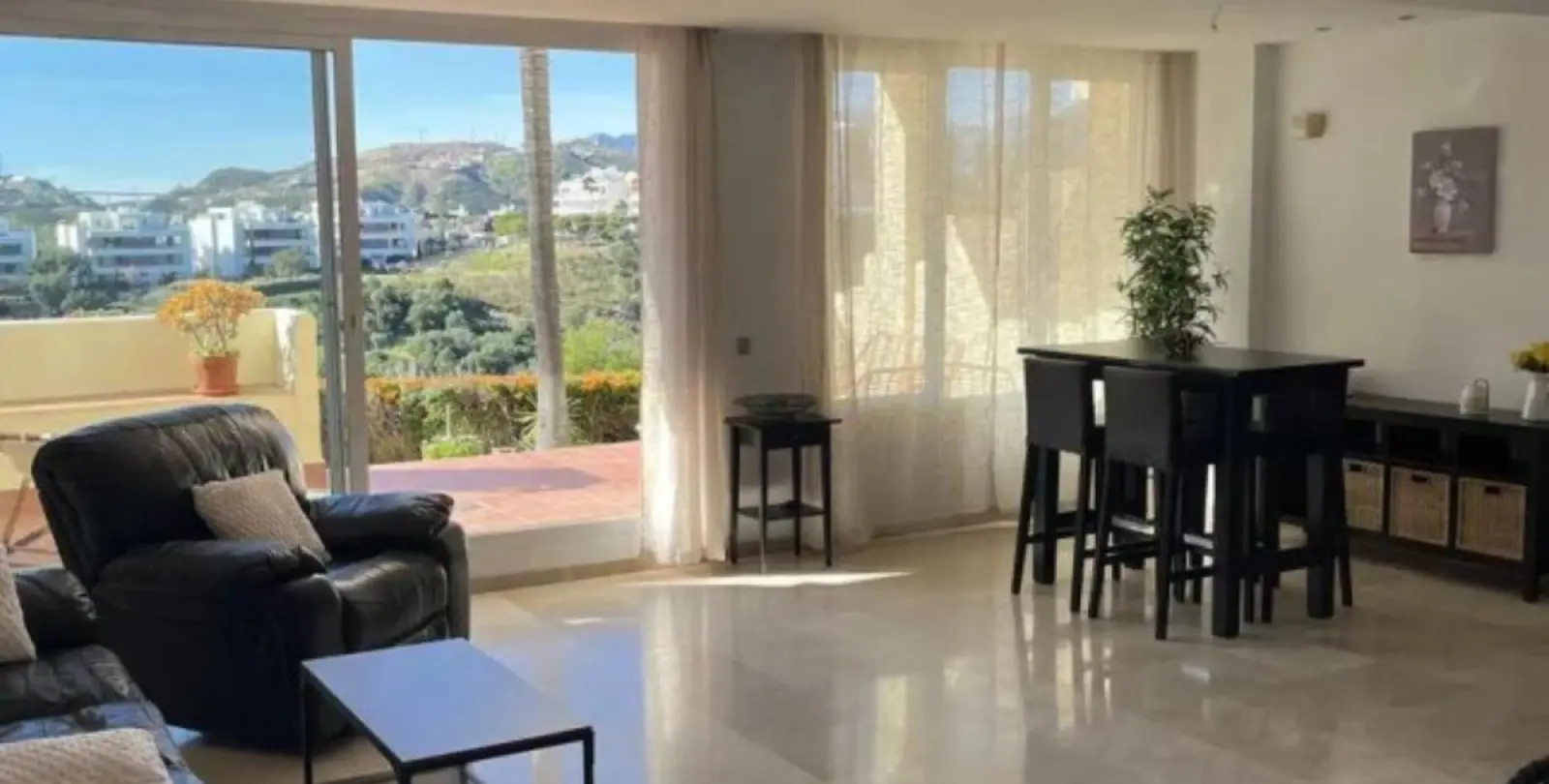 Sale of ground floor apartment in Benahavís 26