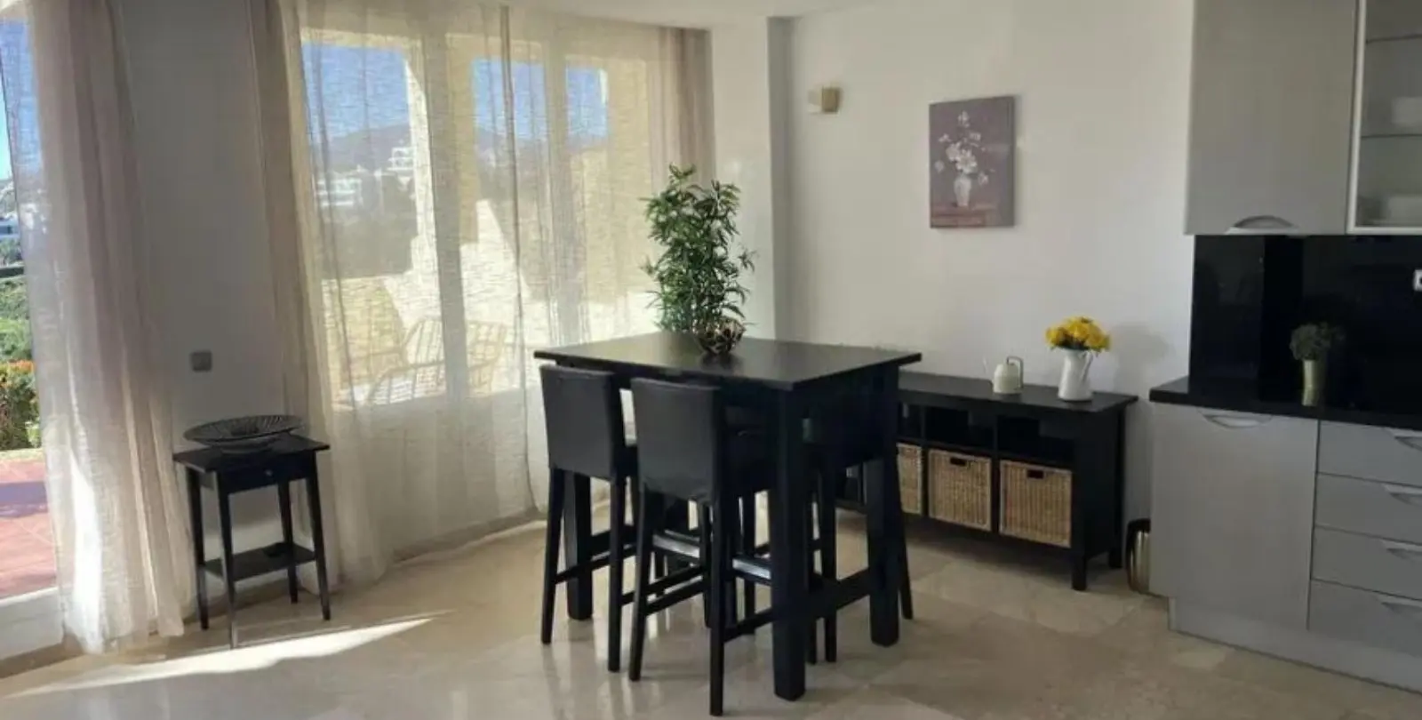 Sale of ground floor apartment in Benahavís 27