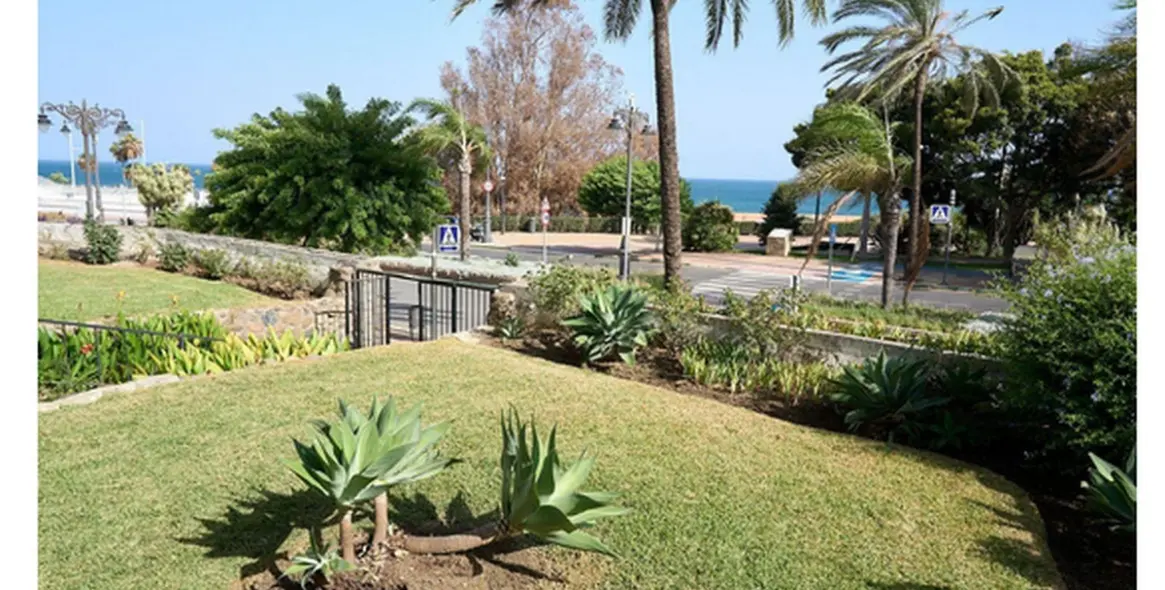 Продажа апартаментов на среднем этаже в Estepona 1