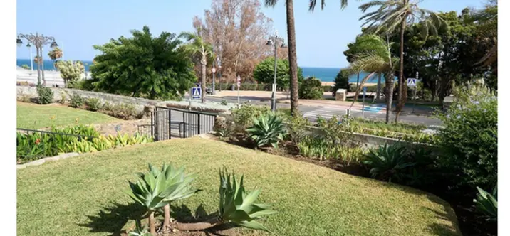 Venta de apartamento en planta media en Estepona 0