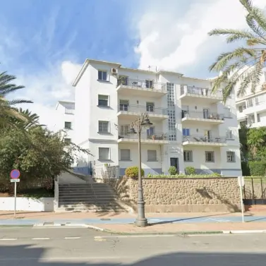 Venta de apartamento en planta media en Estepona
