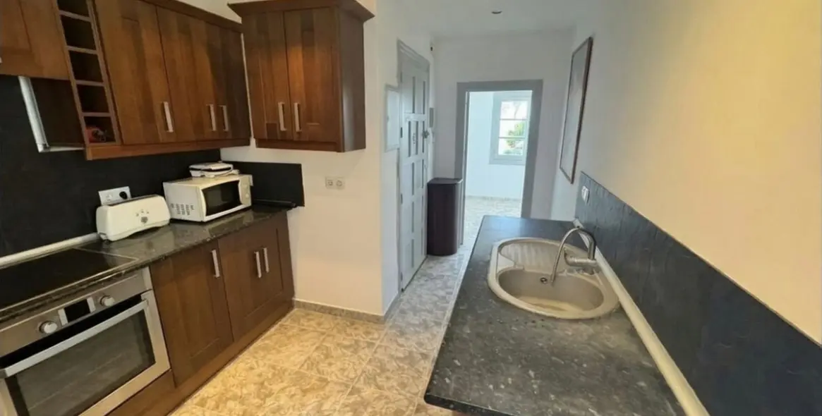 Продажа апартаментов на среднем этаже в Estepona 5