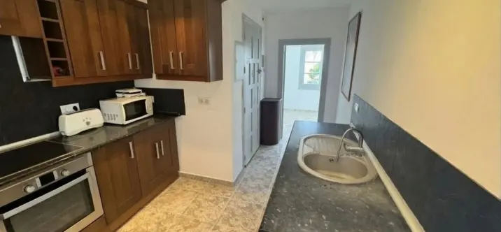 Venta de apartamento en planta media en Estepona 4