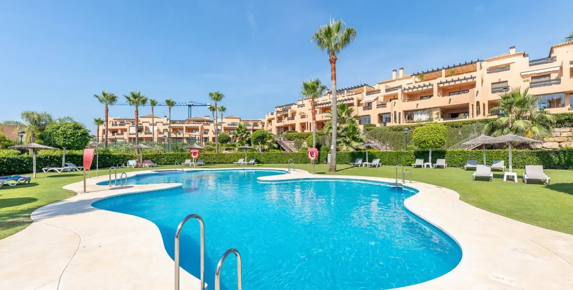 Venta de apartamento en planta baja en Doña Julia 1