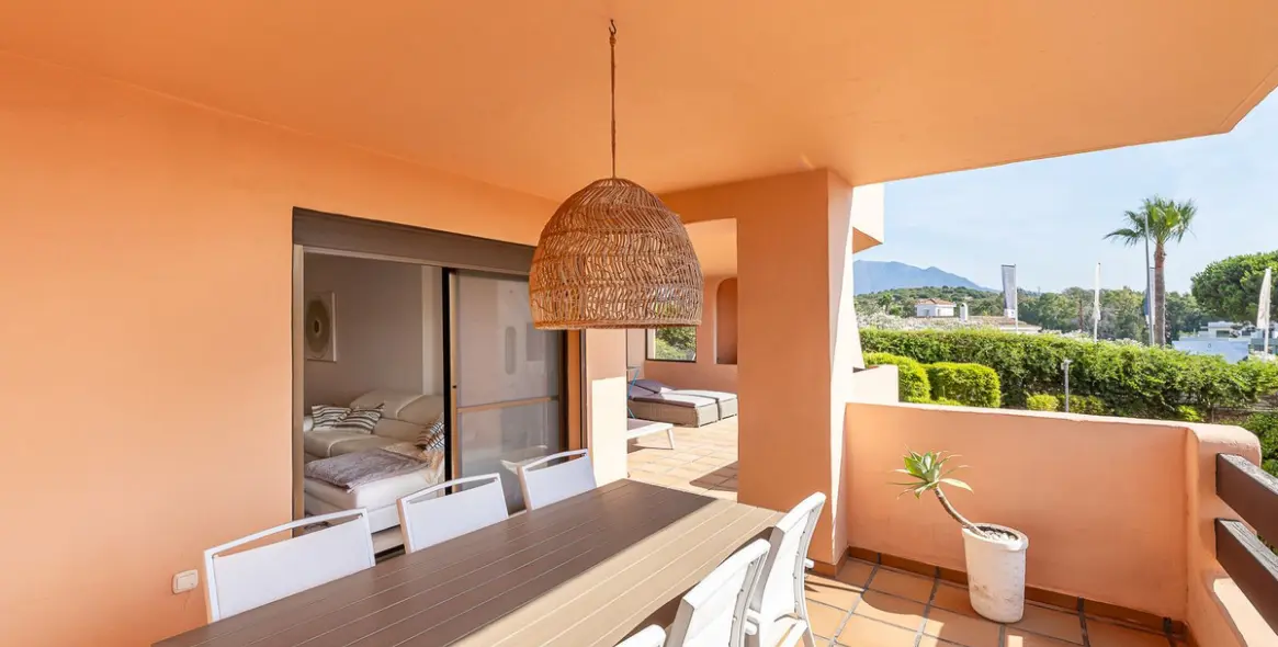 Venta de apartamento en planta baja en Doña Julia 12
