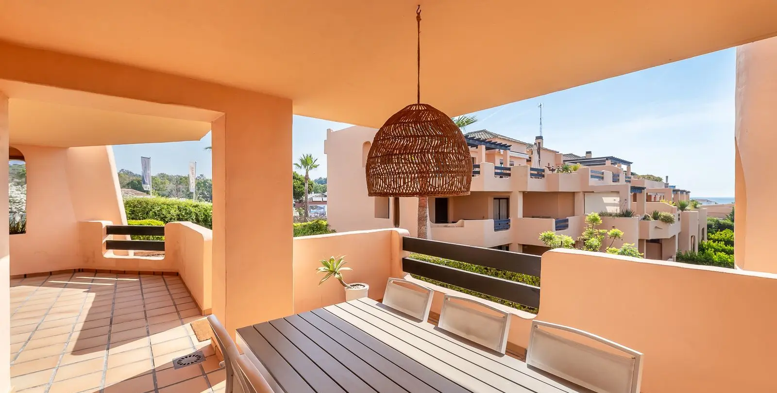 Venta de apartamento en planta baja en Doña Julia 13