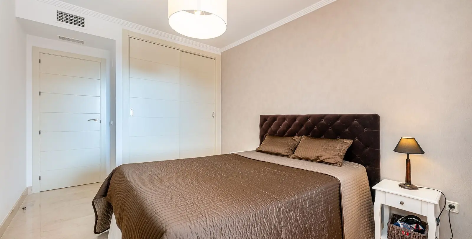 Venta de apartamento en planta baja en Doña Julia 18