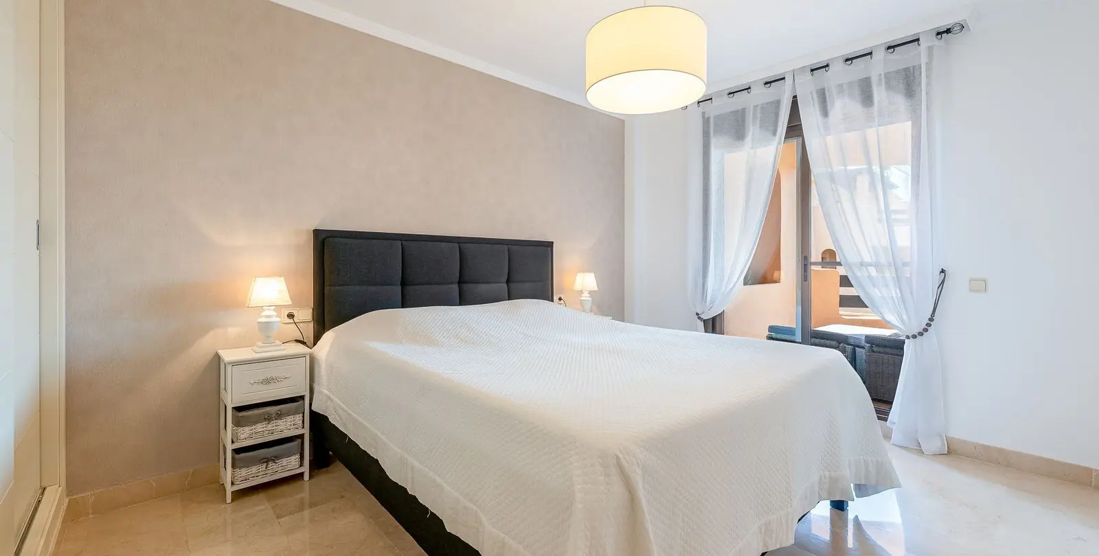 Venta de apartamento en planta baja en Doña Julia 21