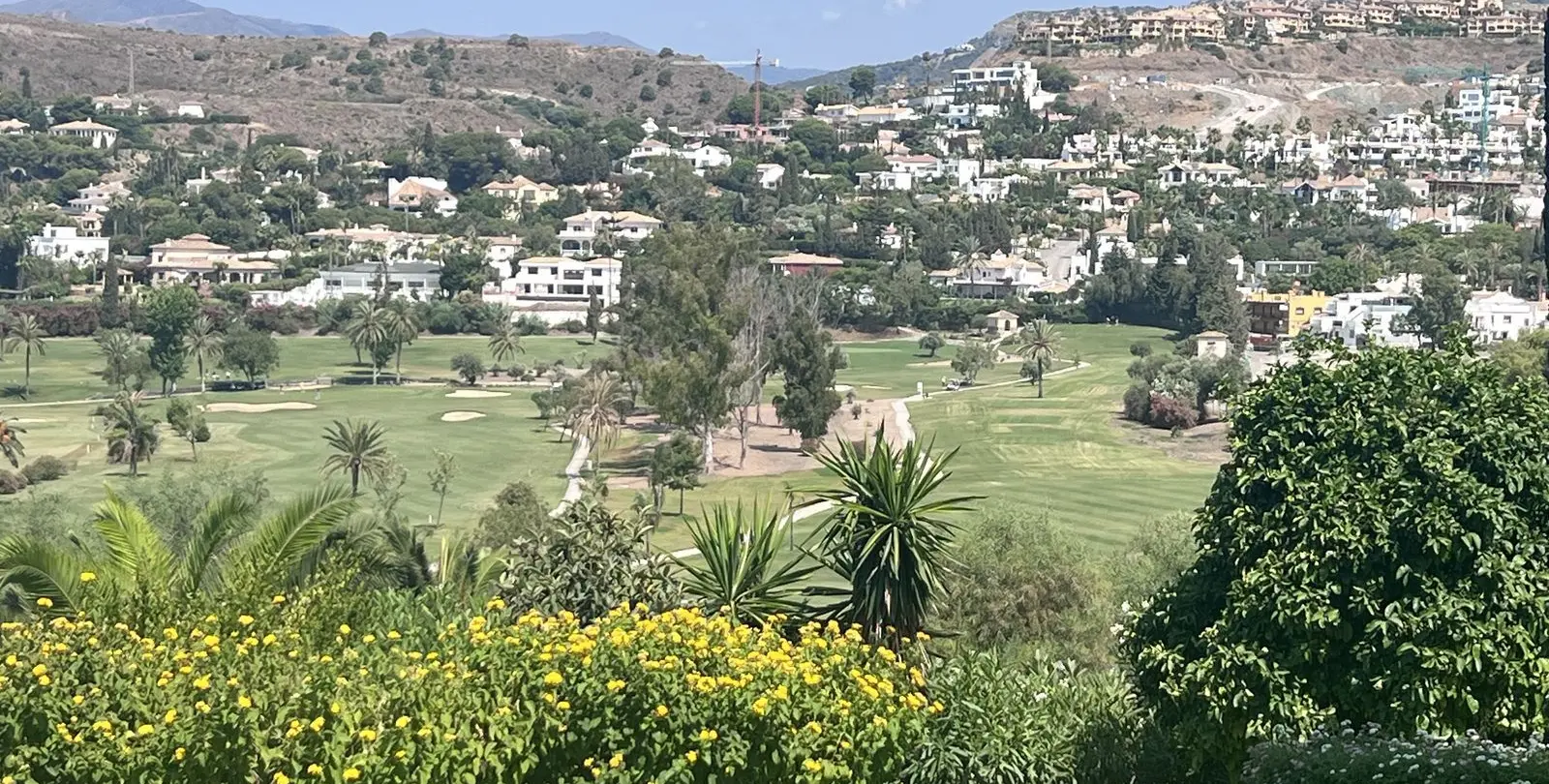 Sale of townhouse in El Paraiso 2