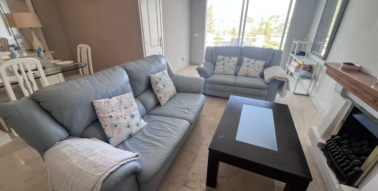 Sale of townhouse in El Paraiso 6
