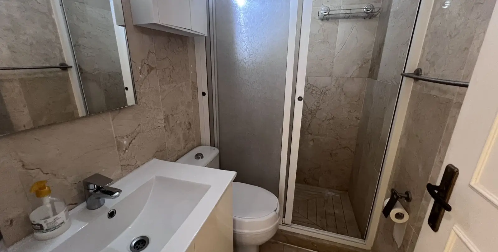 Sale of townhouse in El Paraiso 9