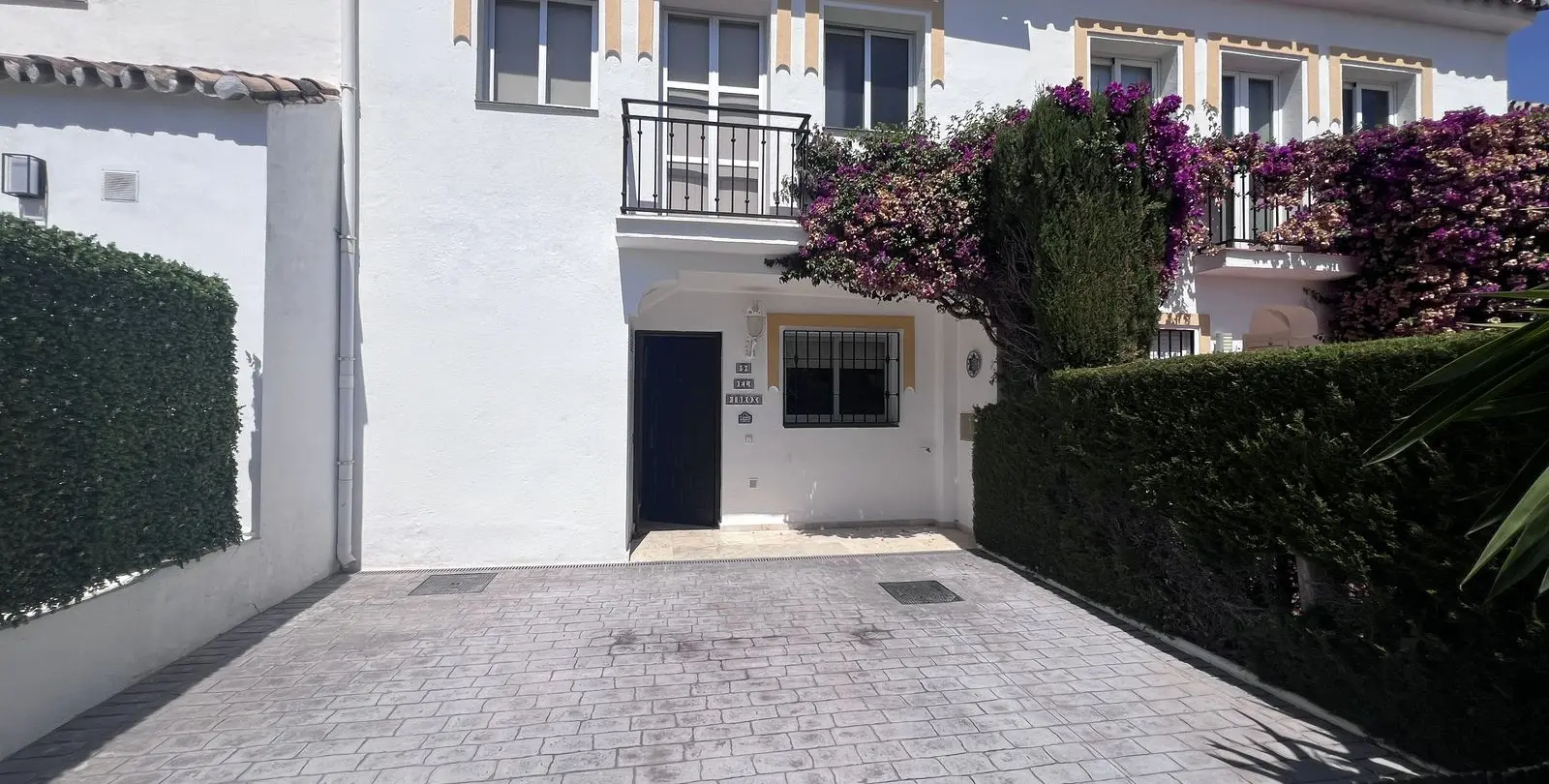 Sale of townhouse in El Paraiso 20