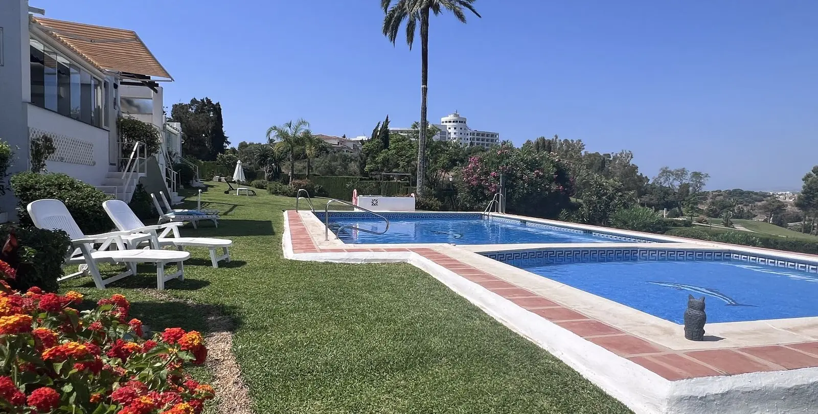 Sale of townhouse in El Paraiso 22