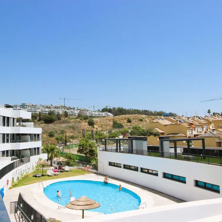 Продажа апартаментов на среднем этаже в Estepona