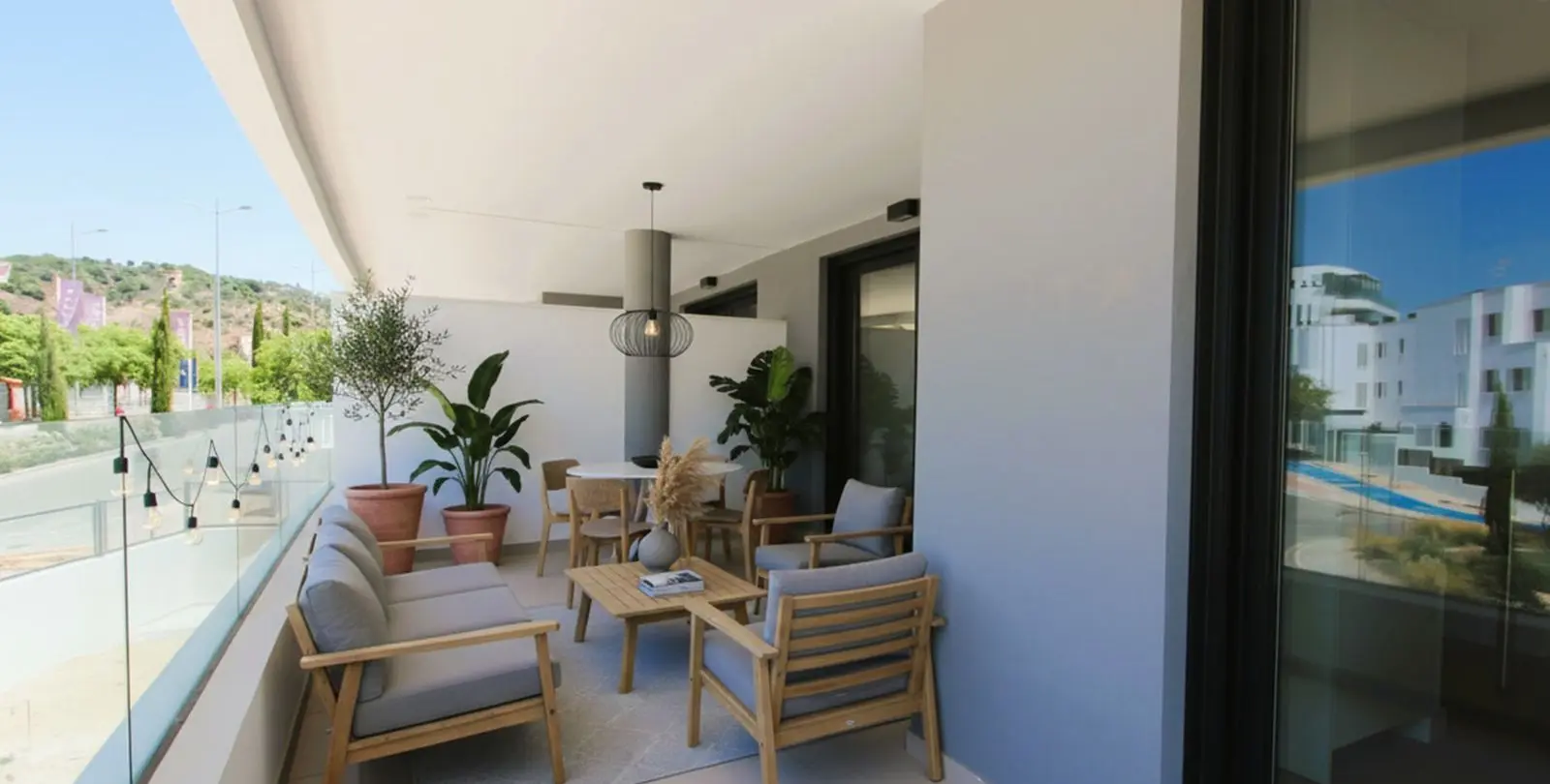 Sale of middle floor apartment in Estepona 3