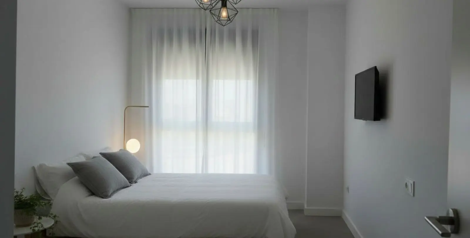 Sale of middle floor apartment in Estepona 5