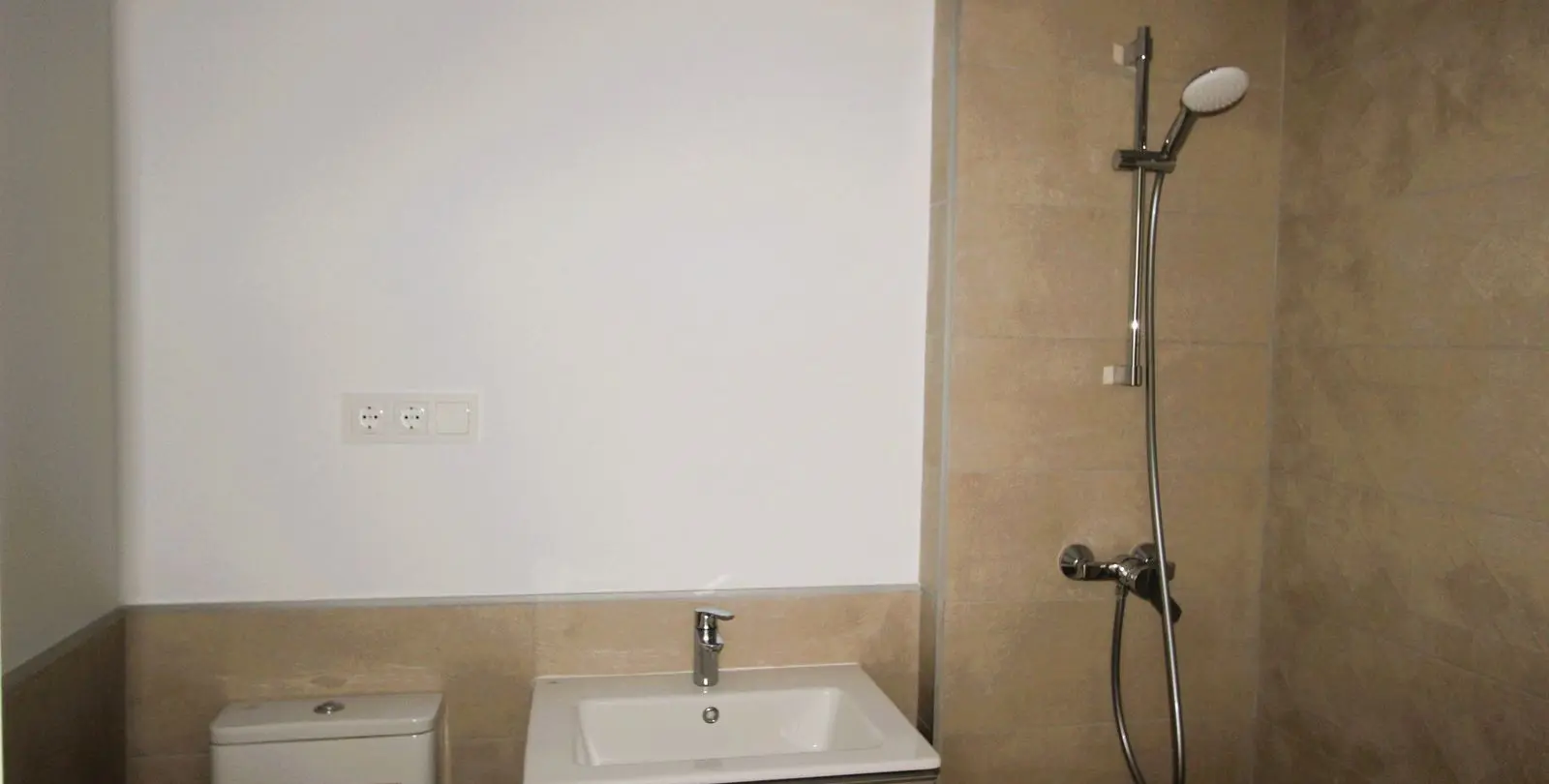 Sale of middle floor apartment in Estepona 19