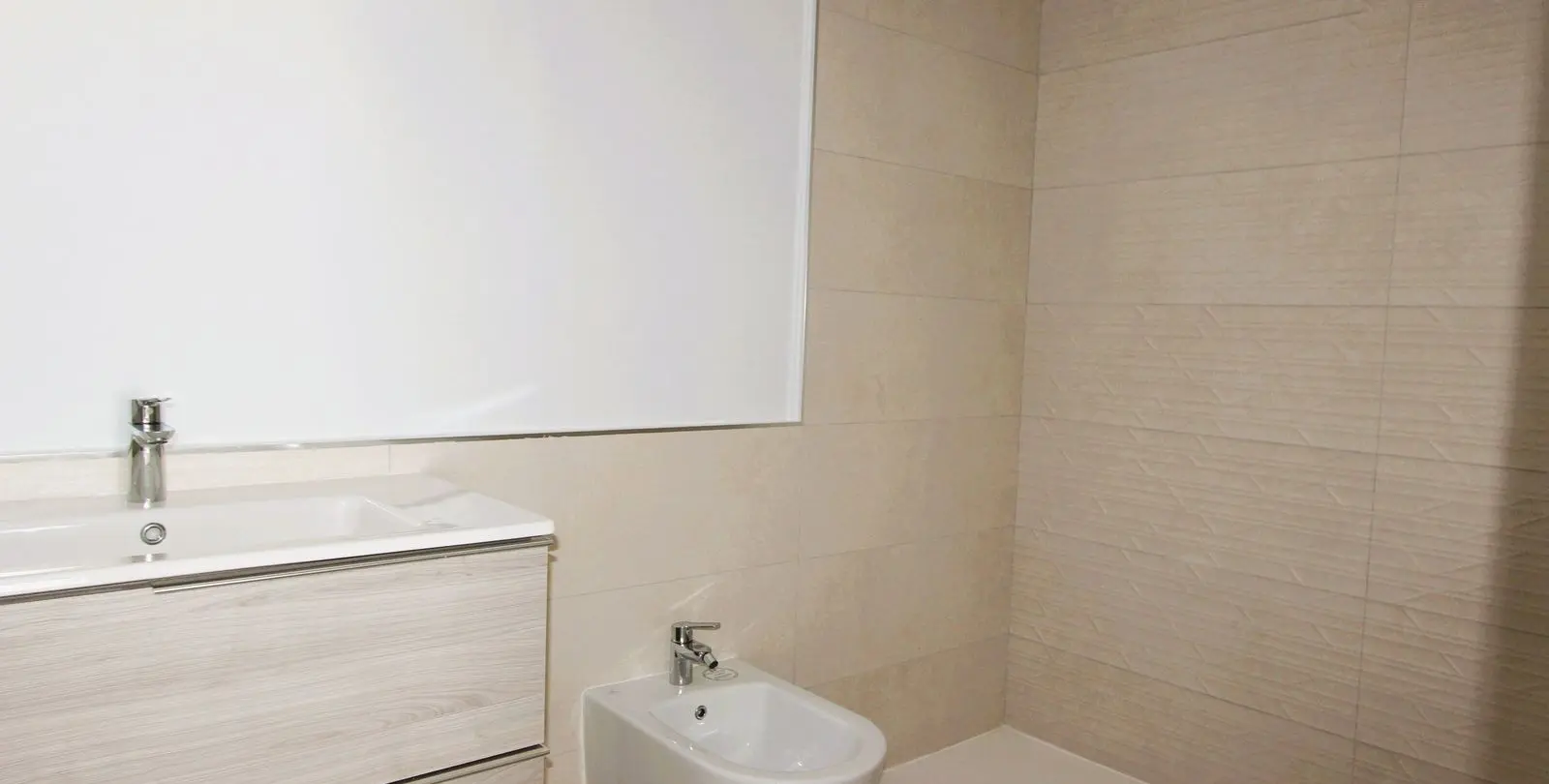 Sale of middle floor apartment in Estepona 20