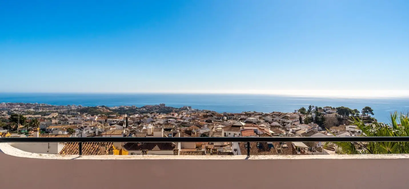 Продажа апартаментов на среднем этаже в Benalmadena Pueblo 0