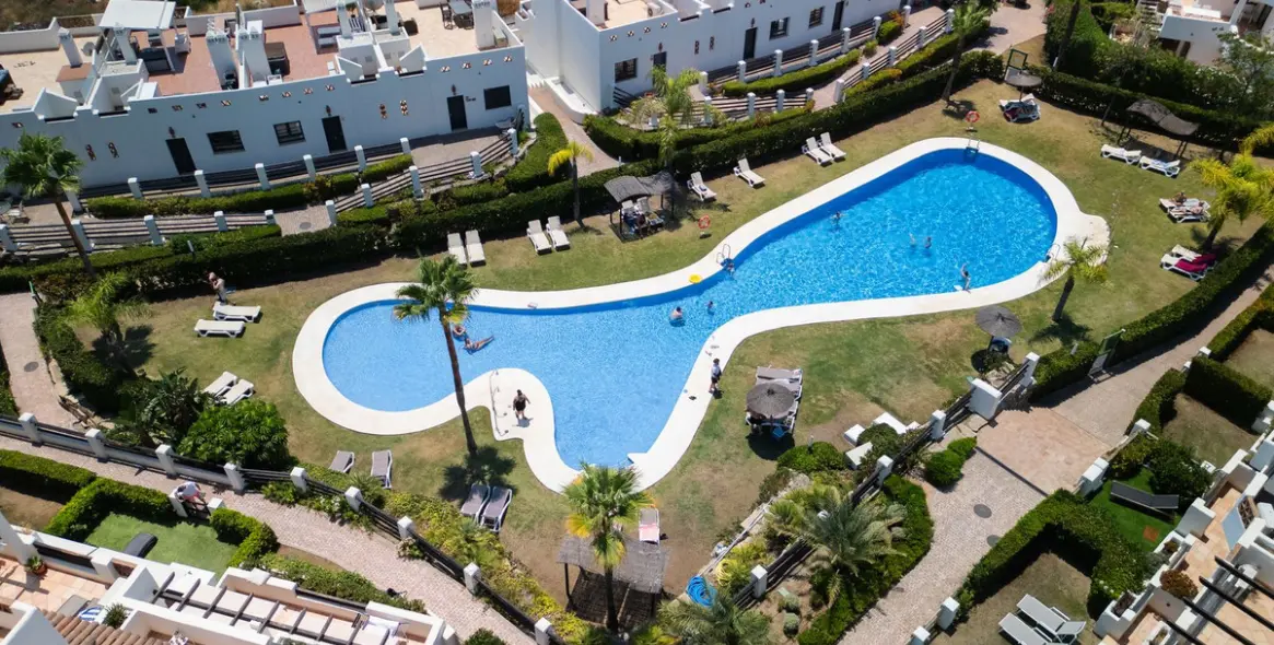 Venta de apartamento en planta baja en Selwo 2