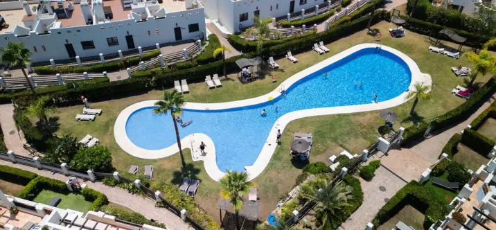 Venta de apartamento en planta baja en Selwo 1