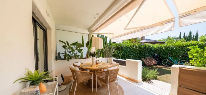 Venta de apartamento en planta baja en Selwo 2