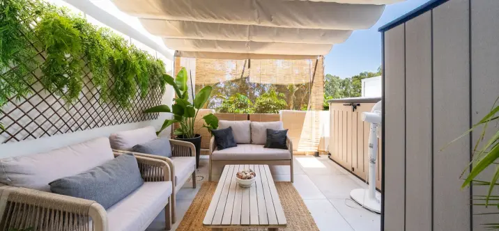 Venta de apartamento en planta baja en Selwo 3