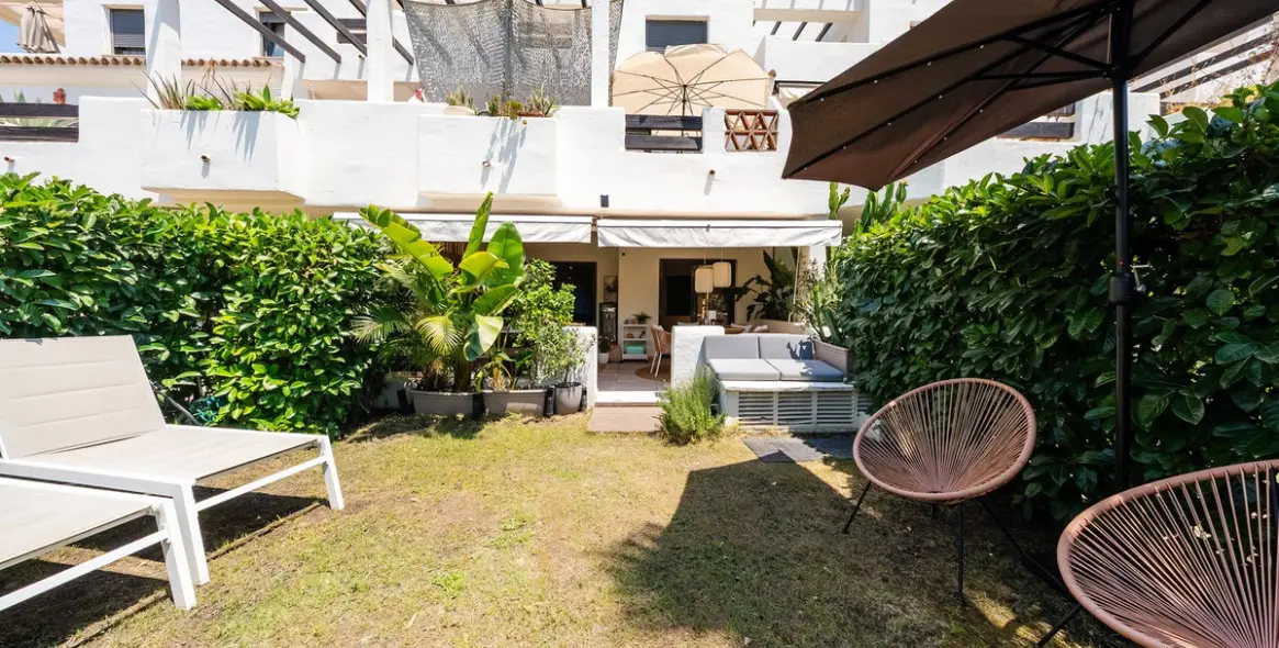 Venta de apartamento en planta baja en Selwo 6