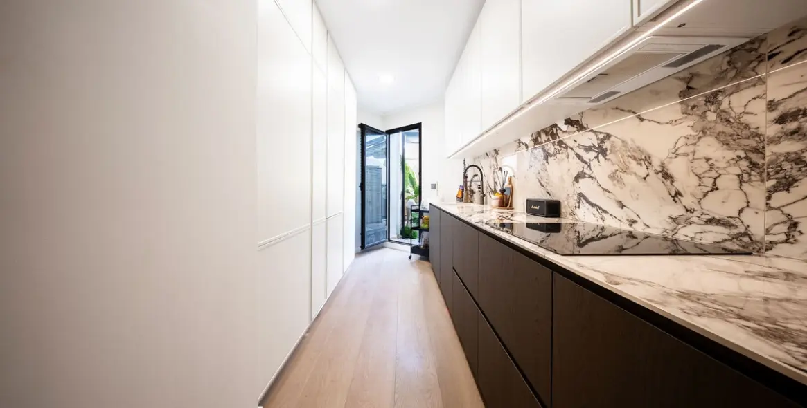 Venta de apartamento en planta baja en Selwo 8