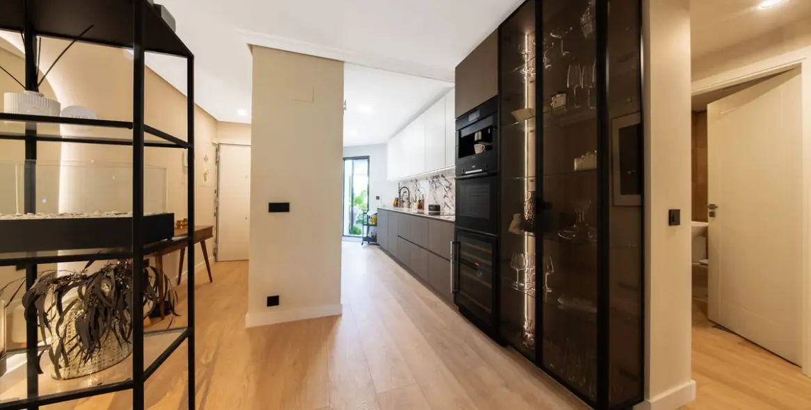 Venta de apartamento en planta baja en Selwo 9