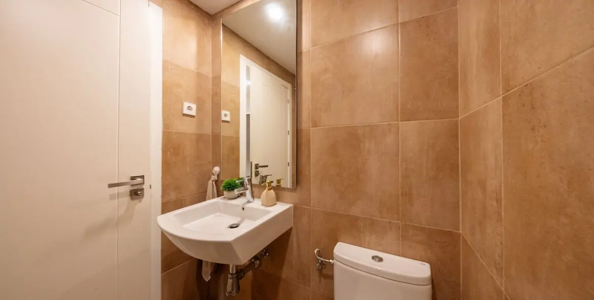 Venta de apartamento en planta baja en Selwo 12