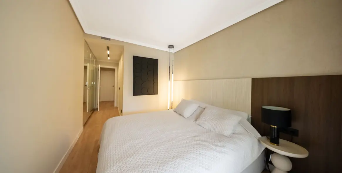 Venta de apartamento en planta baja en Selwo 13