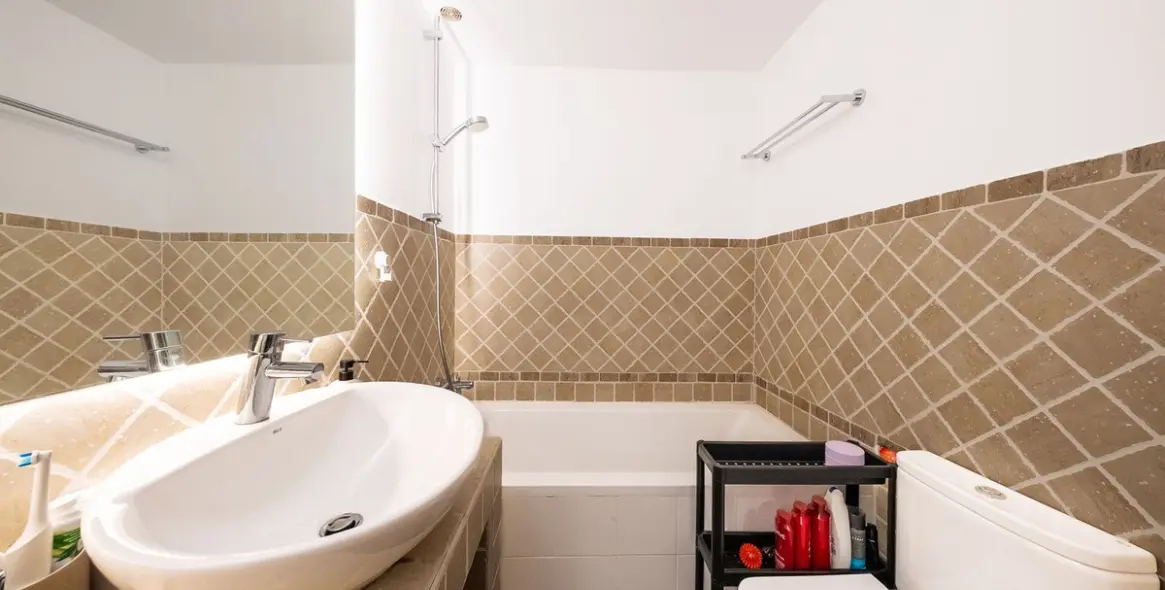 Venta de apartamento en planta baja en Selwo 16