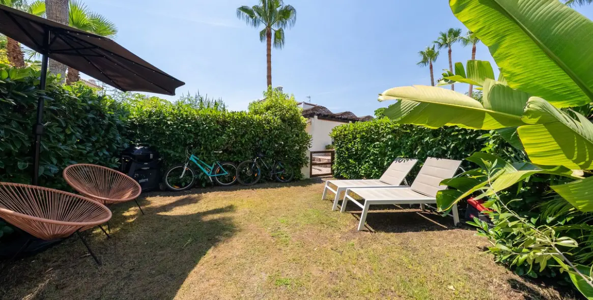 Venta de apartamento en planta baja en Selwo 17