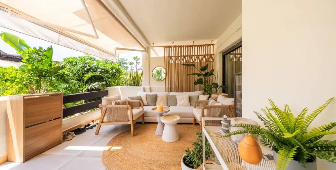 Venta de apartamento en planta baja en Selwo 18