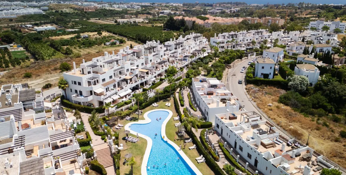Venta de apartamento en planta baja en Selwo 23