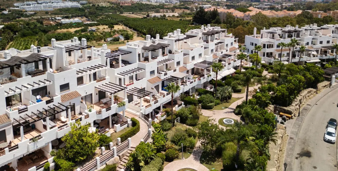 Venta de apartamento en planta baja en Selwo 25