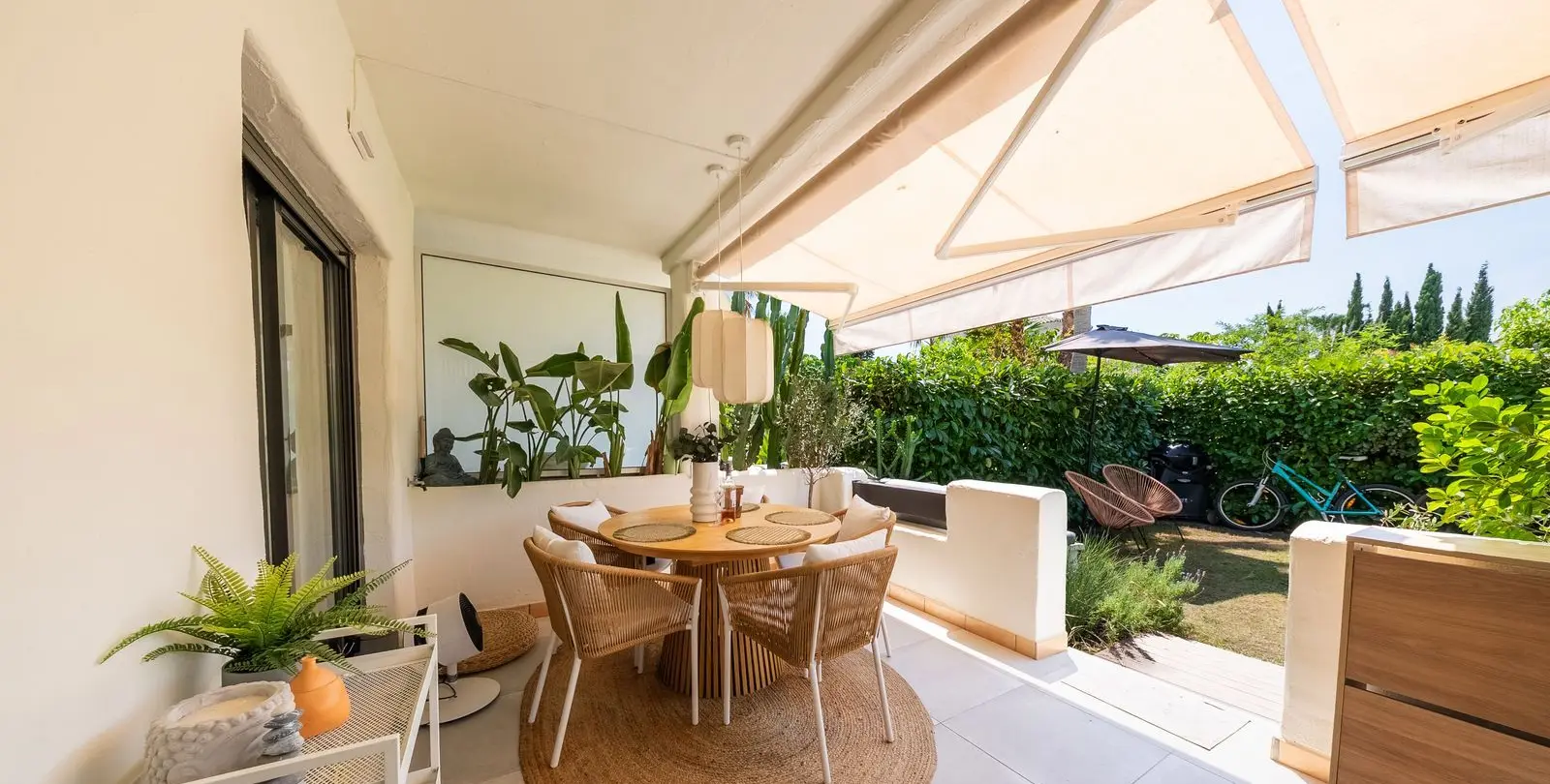Venta de apartamento en planta baja en Selwo 3