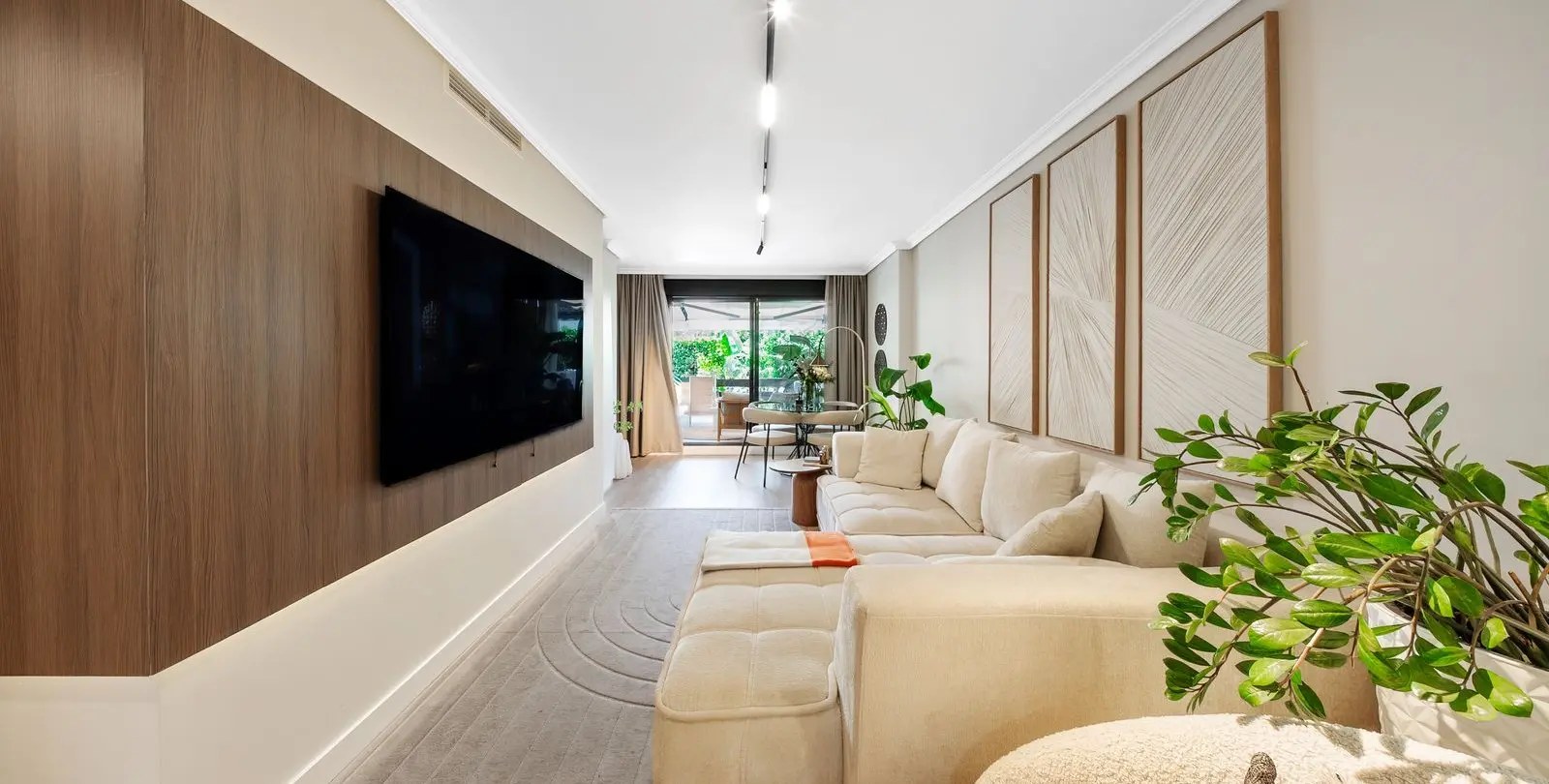 Venta de apartamento en planta baja en Selwo 15