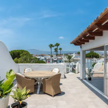 Sale of penthouse in Estepona