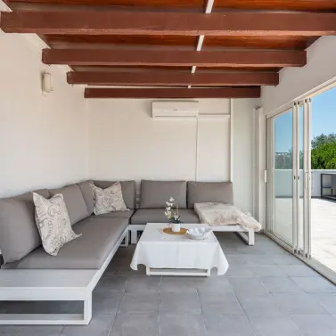Sale of penthouse in Estepona