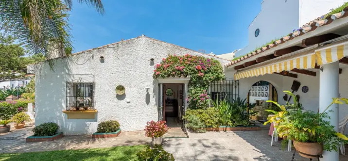 Venta de villa independiente en Nueva Andalucía 0