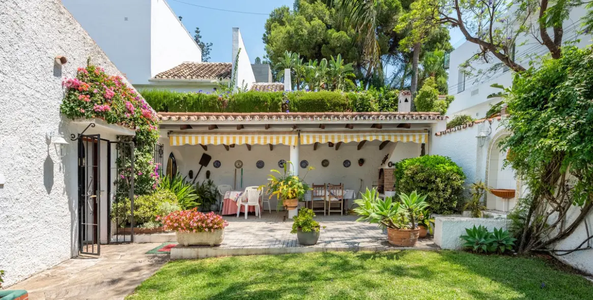 Venta de villa independiente en Nueva Andalucía 2