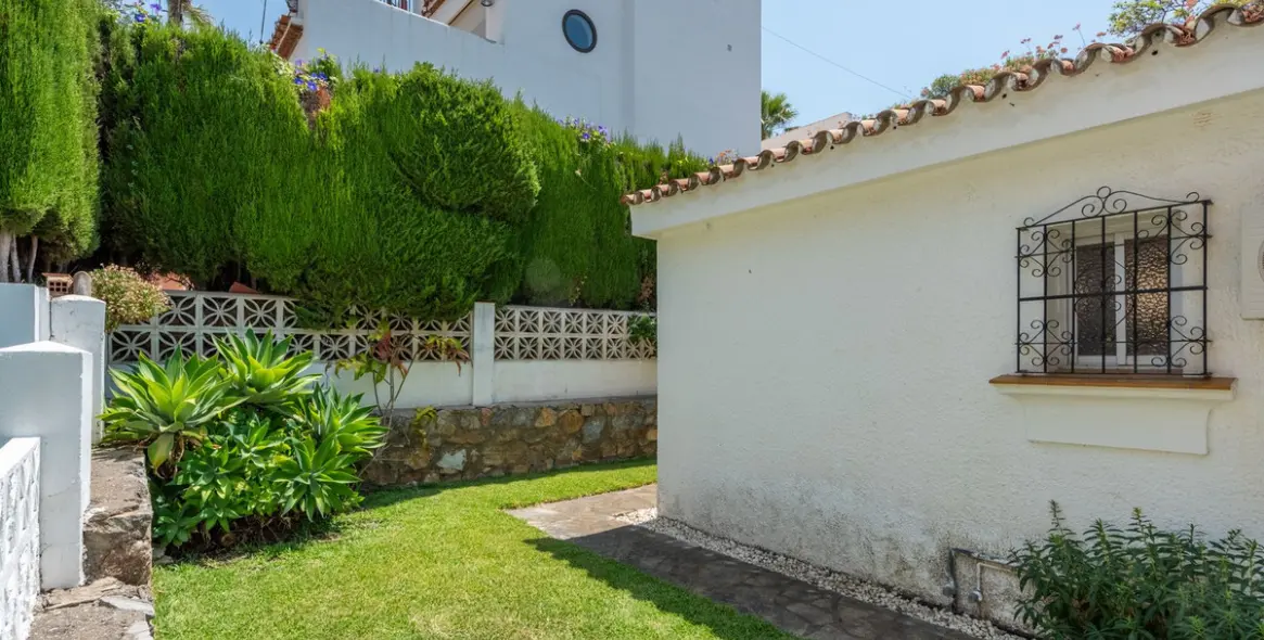 Venta de villa independiente en Nueva Andalucía 4