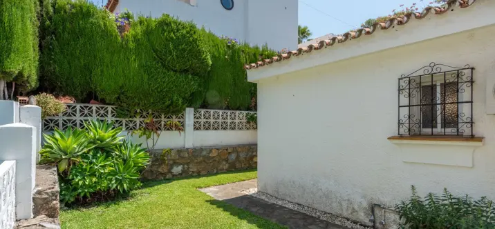 Venta de villa independiente en Nueva Andalucía 3