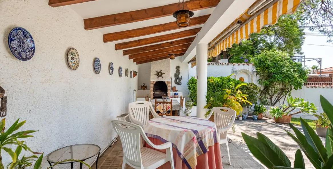 Venta de villa independiente en Nueva Andalucía 5