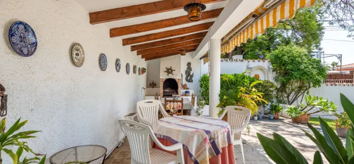 Venta de villa independiente en Nueva Andalucía 4
