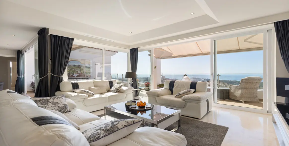 Sale of penthouse in Doña Julia 1