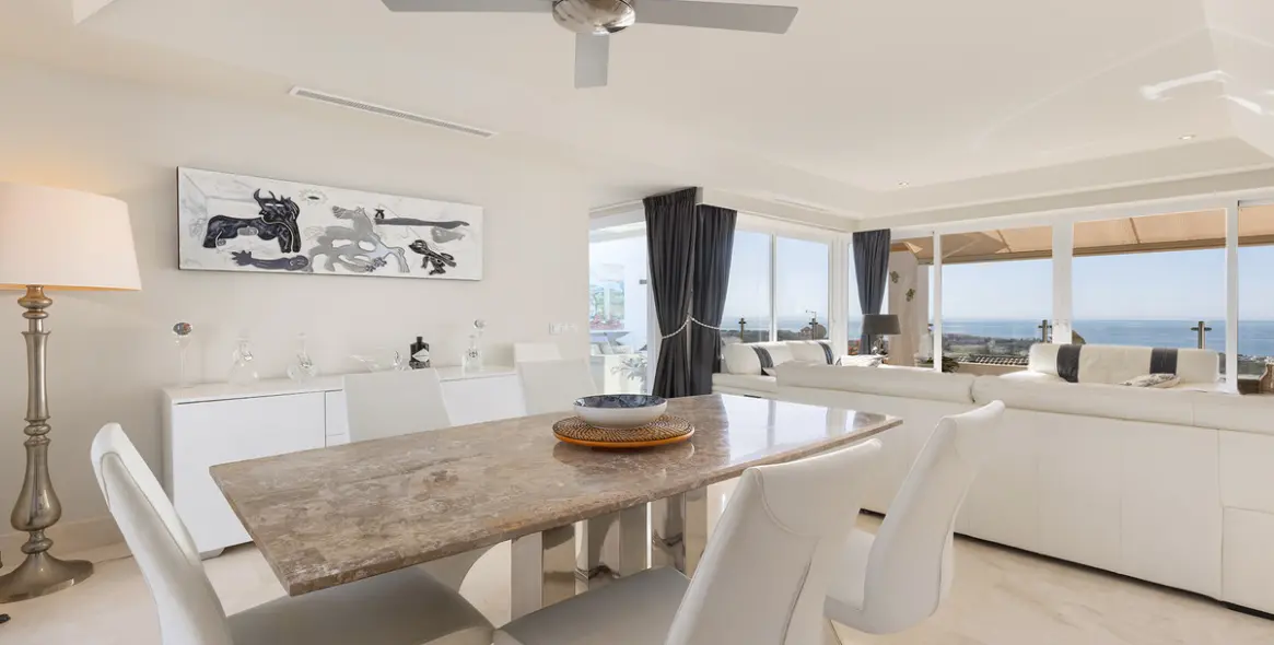 Sale of penthouse in Doña Julia 3